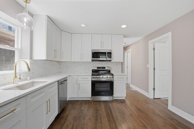 8641 S Kingston Avenue, Chicago, IL 60617