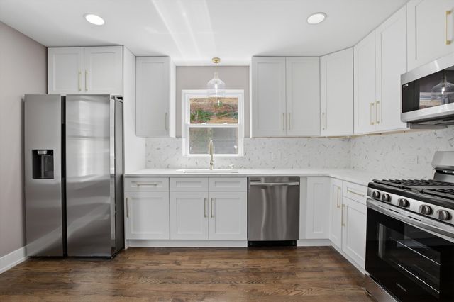 8641 S Kingston Avenue, Chicago, IL 60617