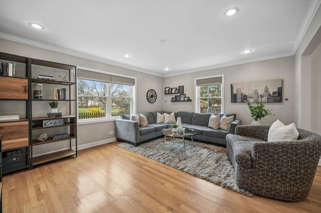 128 Parkview Road, Glenview, IL 60025