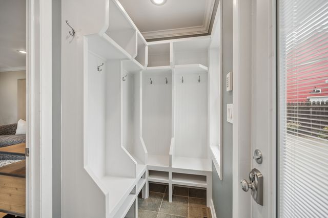 128 Parkview Road, Glenview, IL 60025