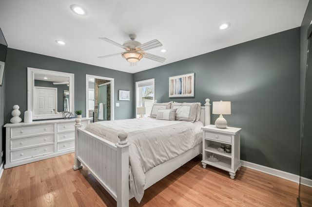 128 Parkview Road, Glenview, IL 60025