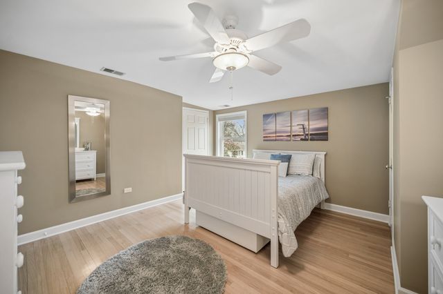 128 Parkview Road, Glenview, IL 60025