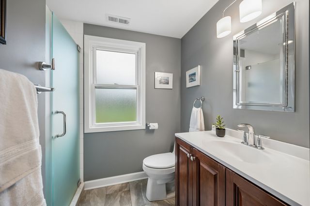 128 Parkview Road, Glenview, IL 60025