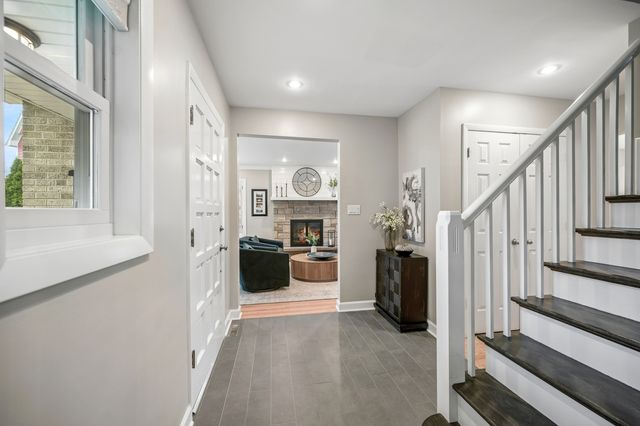 128 Parkview Road, Glenview, IL 60025