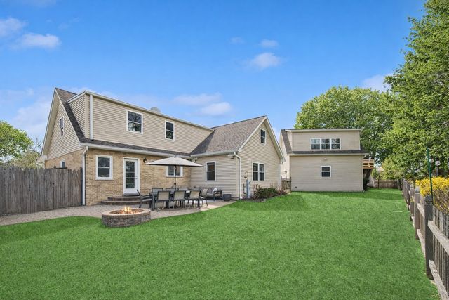 128 Parkview Road, Glenview, IL 60025