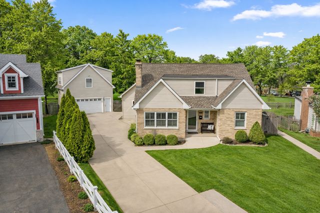 128 Parkview Road, Glenview, IL 60025