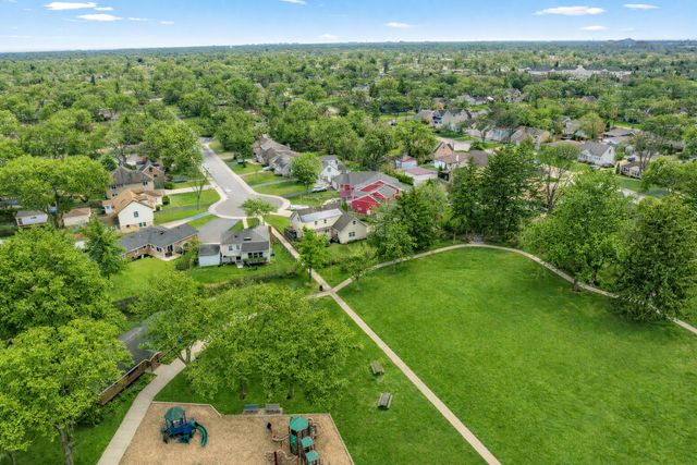 128 Parkview Road, Glenview, IL 60025