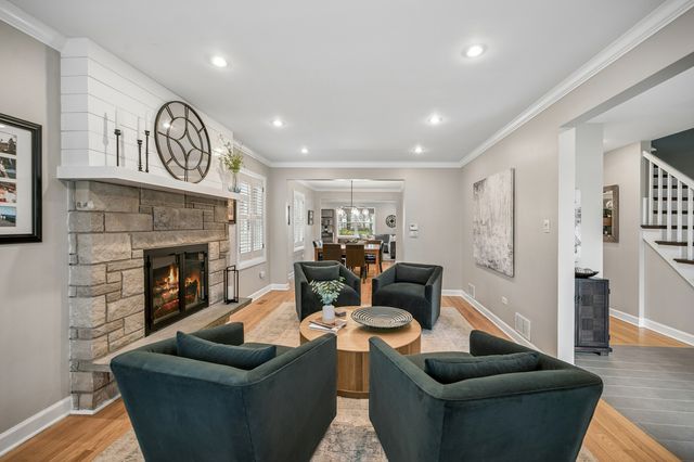 128 Parkview Road, Glenview, IL 60025