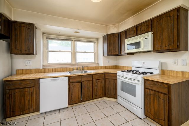 906 Robin Rd, Hillsborough Twp., NJ 08844