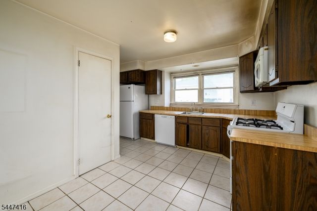 906 Robin Rd, Hillsborough Twp., NJ 08844