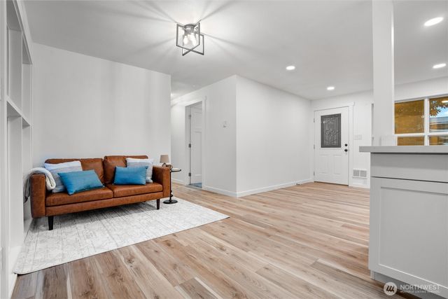 2220 Trenton Avenue, Bremerton, WA 98310