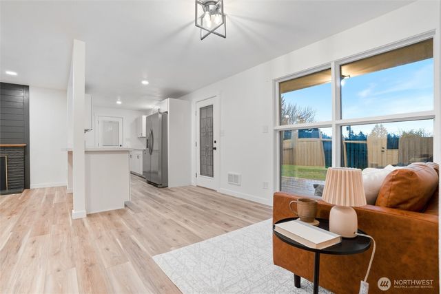 2220 Trenton Avenue, Bremerton, WA 98310