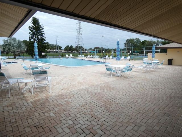 1024 10TH CIRCLE SE, Largo, FL 33771