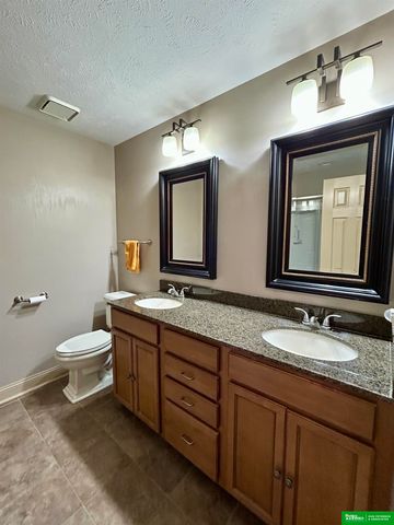 555 S 157th Avenue Circle, Omaha, NE 68118