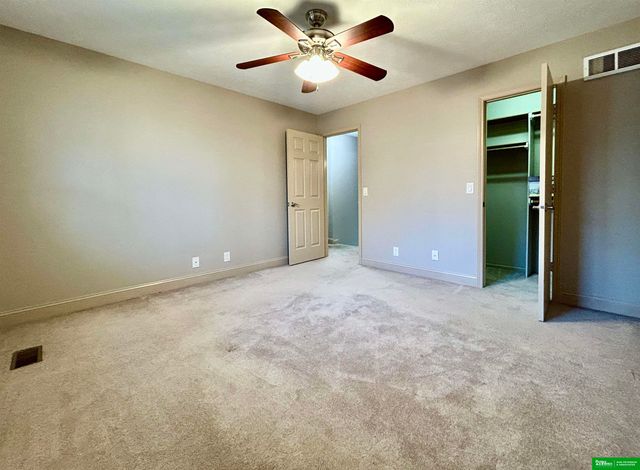 555 S 157th Avenue Circle, Omaha, NE 68118