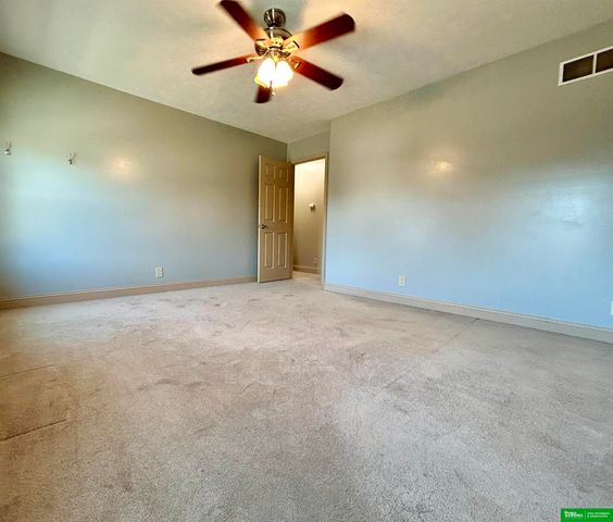 555 S 157th Avenue Circle, Omaha, NE 68118