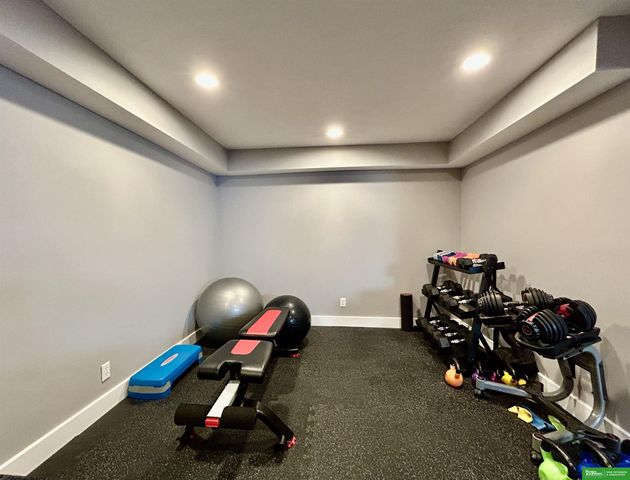 555 S 157th Avenue Circle, Omaha, NE 68118