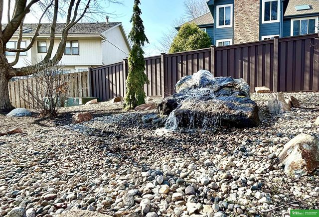 555 S 157th Avenue Circle, Omaha, NE 68118