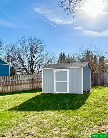 555 S 157th Avenue Circle, Omaha, NE 68118