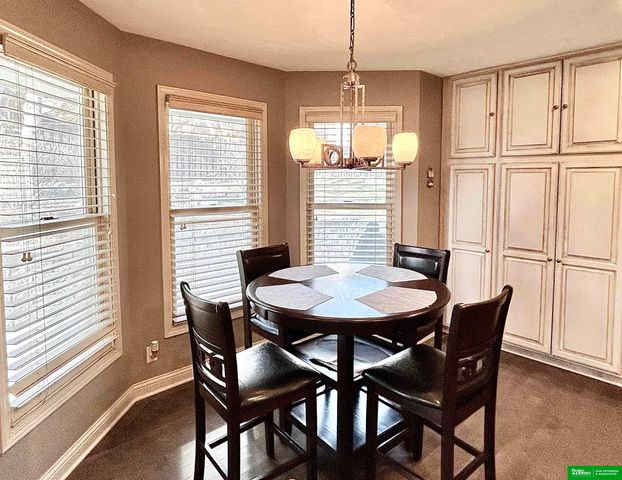 555 S 157th Avenue Circle, Omaha, NE 68118