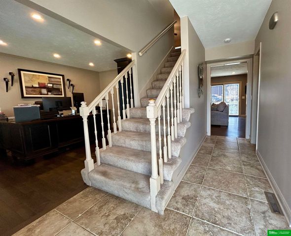 555 S 157th Avenue Circle, Omaha, NE 68118