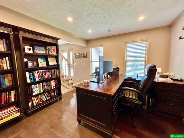 555 S 157th Avenue Circle, Omaha, NE 68118