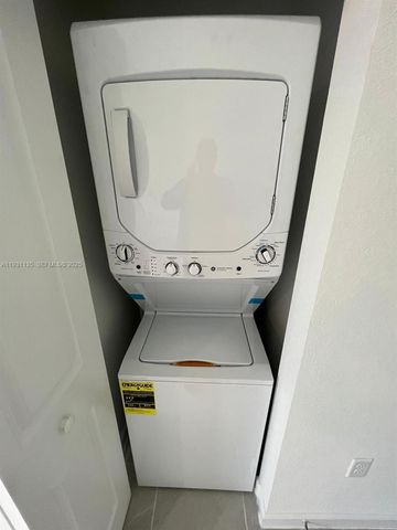 2696 SE 18th St 2696, Homestead, FL 33035