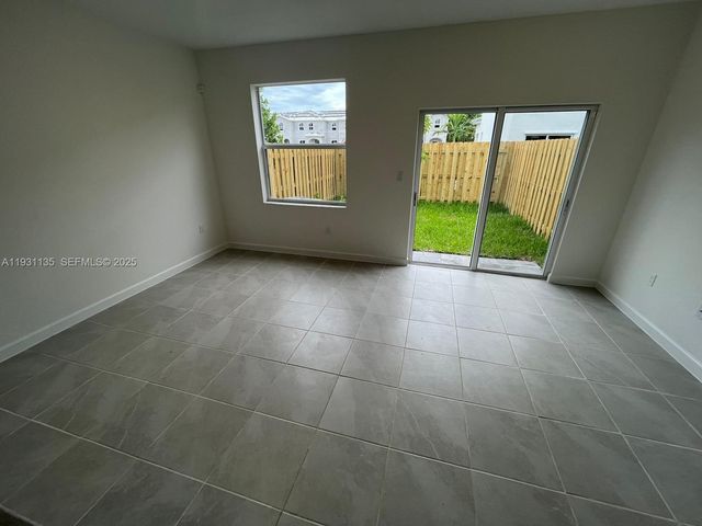 2696 SE 18th St 2696, Homestead, FL 33035