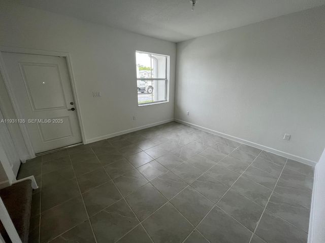 2696 SE 18th St 2696, Homestead, FL 33035