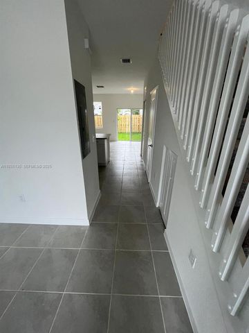 2696 SE 18th St 2696, Homestead, FL 33035