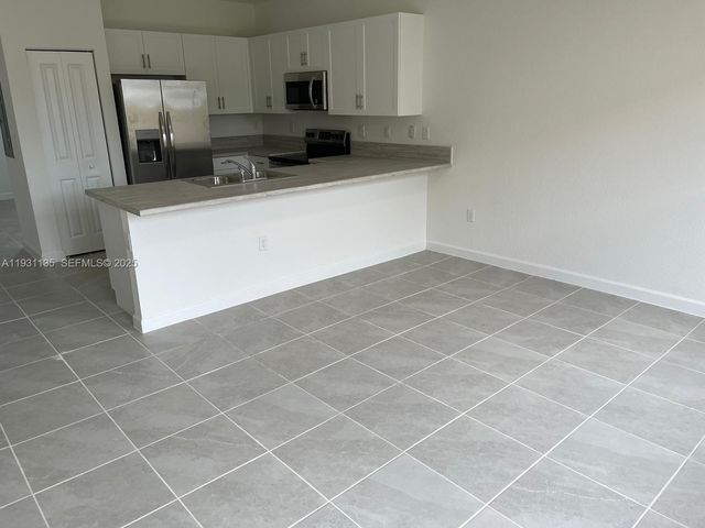 2696 SE 18th St 2696, Homestead, FL 33035