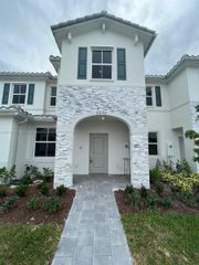 2696 SE 18th St 2696, Homestead, FL 33035