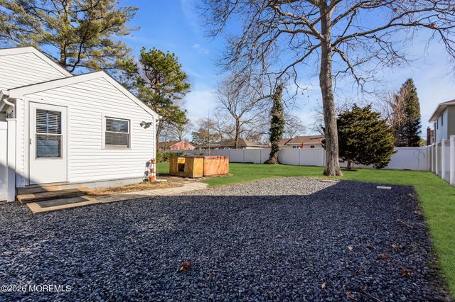 537 Longboat Avenue, Beachwood, NJ 08722