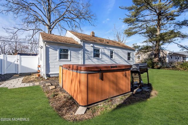 537 Longboat Avenue, Beachwood, NJ 08722