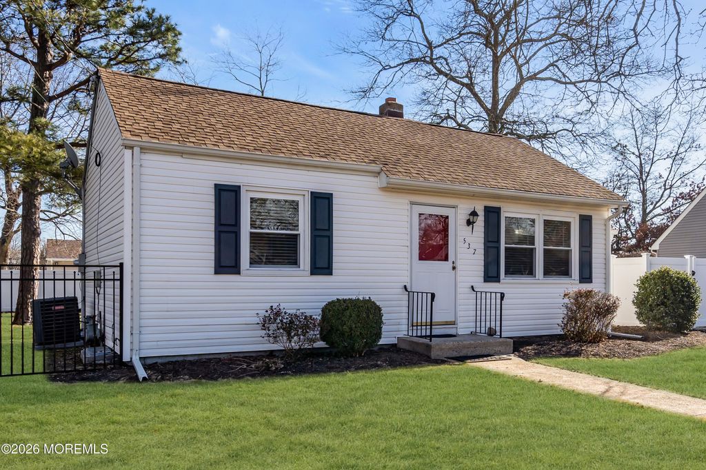 537 Longboat Avenue, Beachwood, NJ 08722