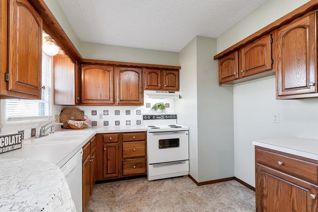 2602 W Hadden Ave, Wichita, KS 67217