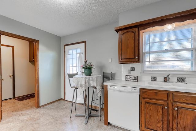 2602 W Hadden Ave, Wichita, KS 67217