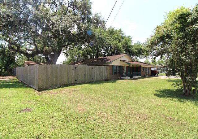 402 E Smith Street, Brazoria, TX 77422
