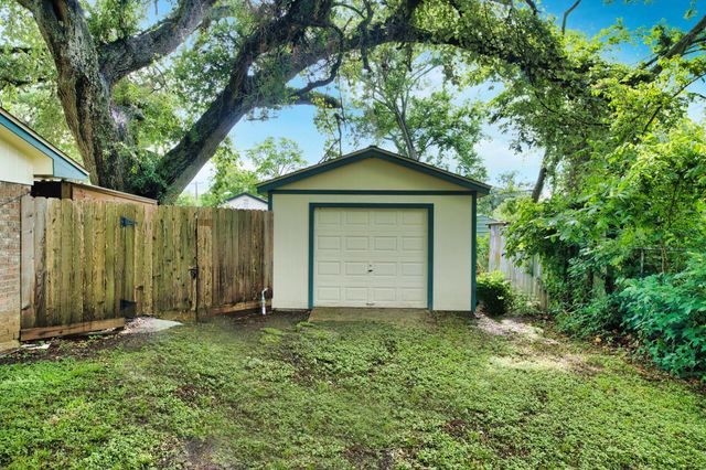 402 E Smith Street, Brazoria, TX 77422