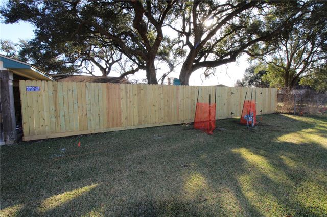 402 E Smith Street, Brazoria, TX 77422