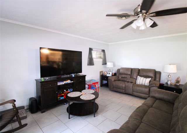 402 E Smith Street, Brazoria, TX 77422