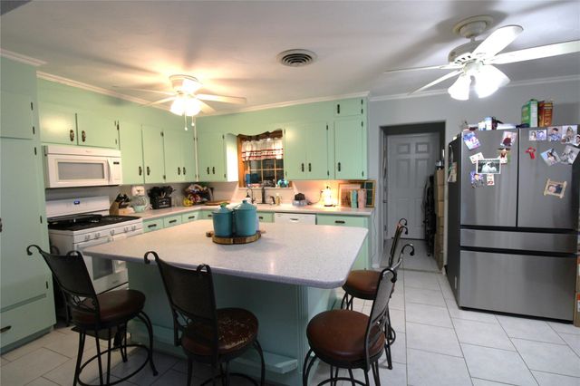 402 E Smith Street, Brazoria, TX 77422