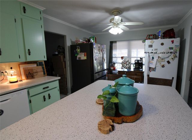 402 E Smith Street, Brazoria, TX 77422