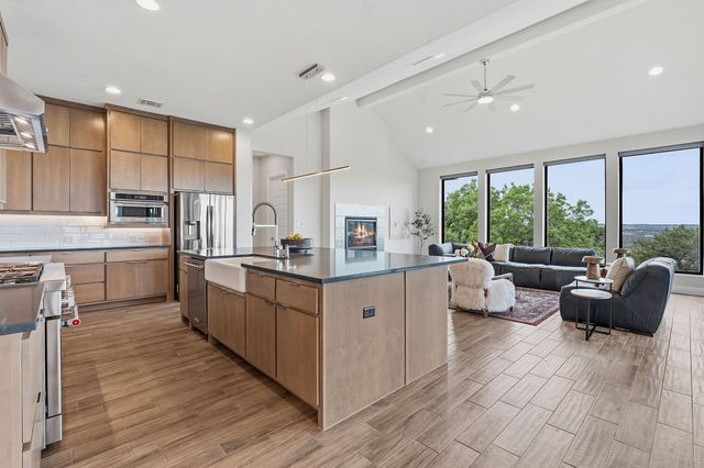 2414 Sunset Vista CIR 32, Spicewood, TX 78669