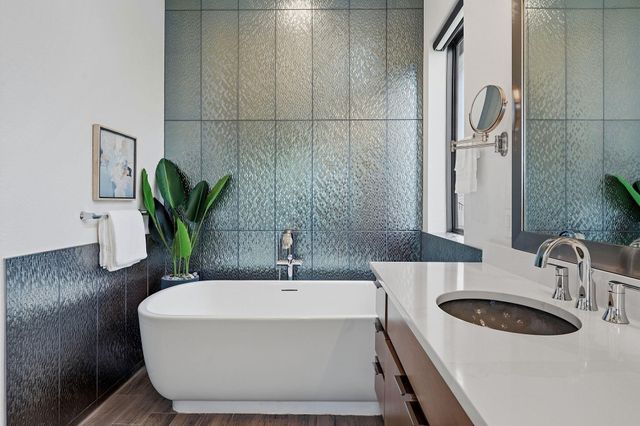 2414 Sunset Vista CIR 32, Spicewood, TX 78669