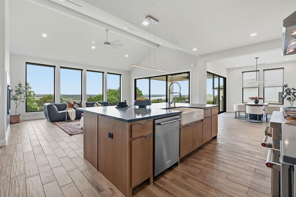 2414 Sunset Vista CIR 32, Spicewood, TX 78669