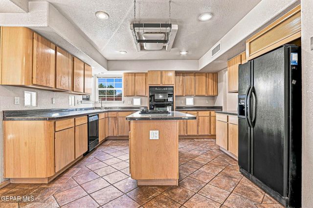 1900 PUEBLO CORONA Lane, El Paso, TX 79936