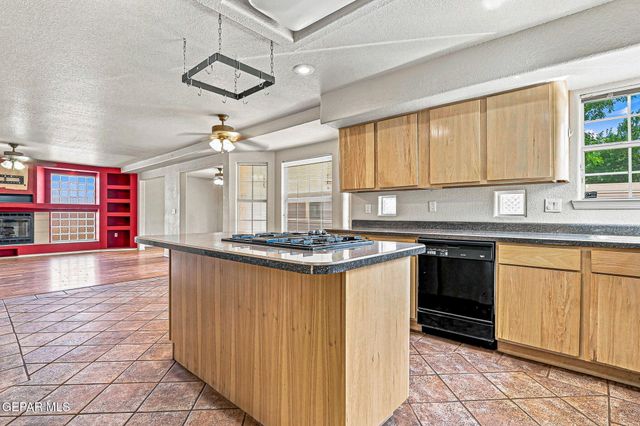 1900 PUEBLO CORONA Lane, El Paso, TX 79936