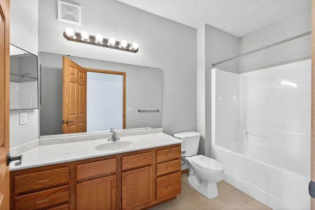 1900 Rush Lake Trail 232, New Brighton, MN 55112