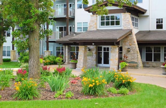 1900 Rush Lake Trail 232, New Brighton, MN 55112